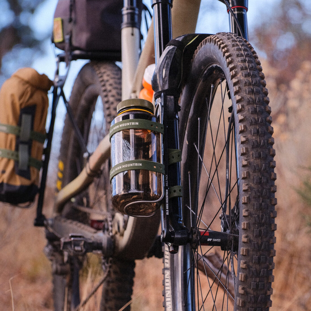 Adaptador Cage para Horquillla Old Man Mountain Axle Pack