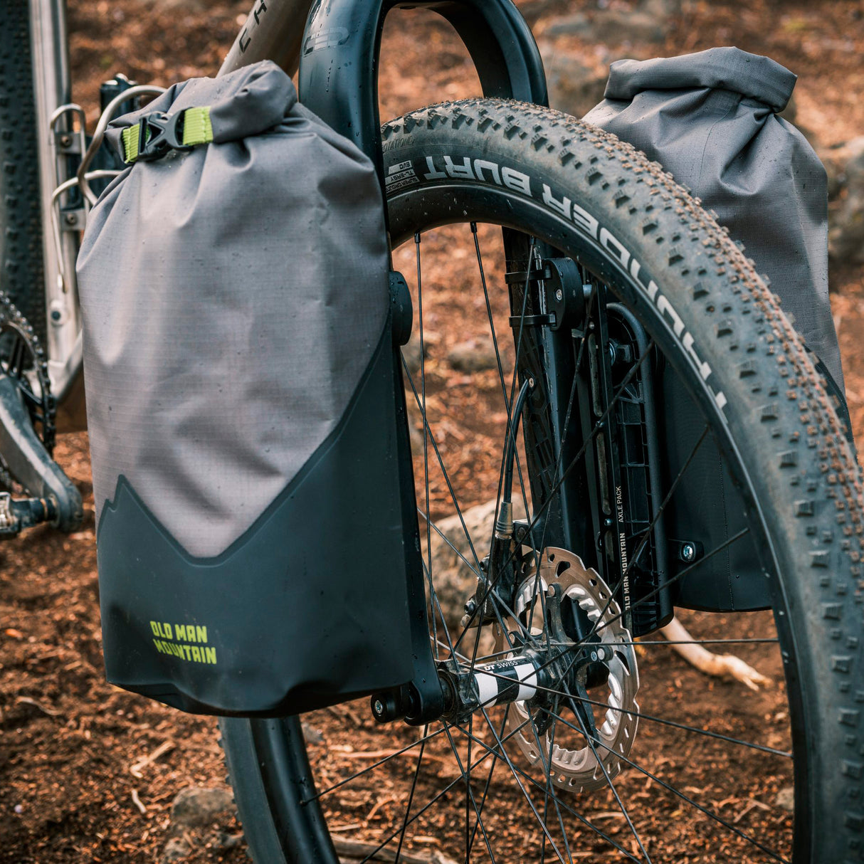 Par de Alforjas Old Man Mountain Omn Hemlock Flip Cages