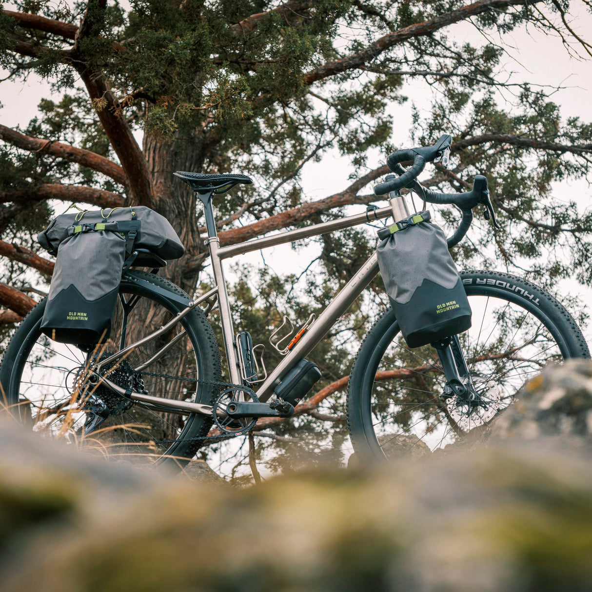 Par de Alforjas Old Man Mountain Omn Hemlock Flip Cages