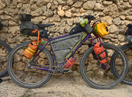 Cages y portabidones XL para bikepacking: más capacidad para llegar más lejos